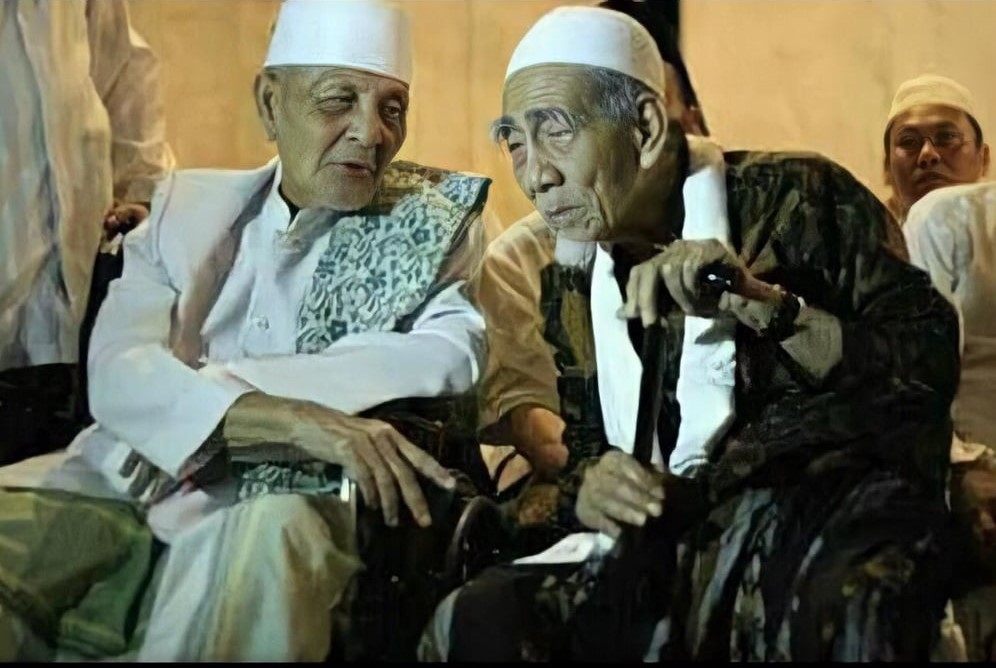 KH Sya'roni Ahmadi dan KH Maimoen Zubair
