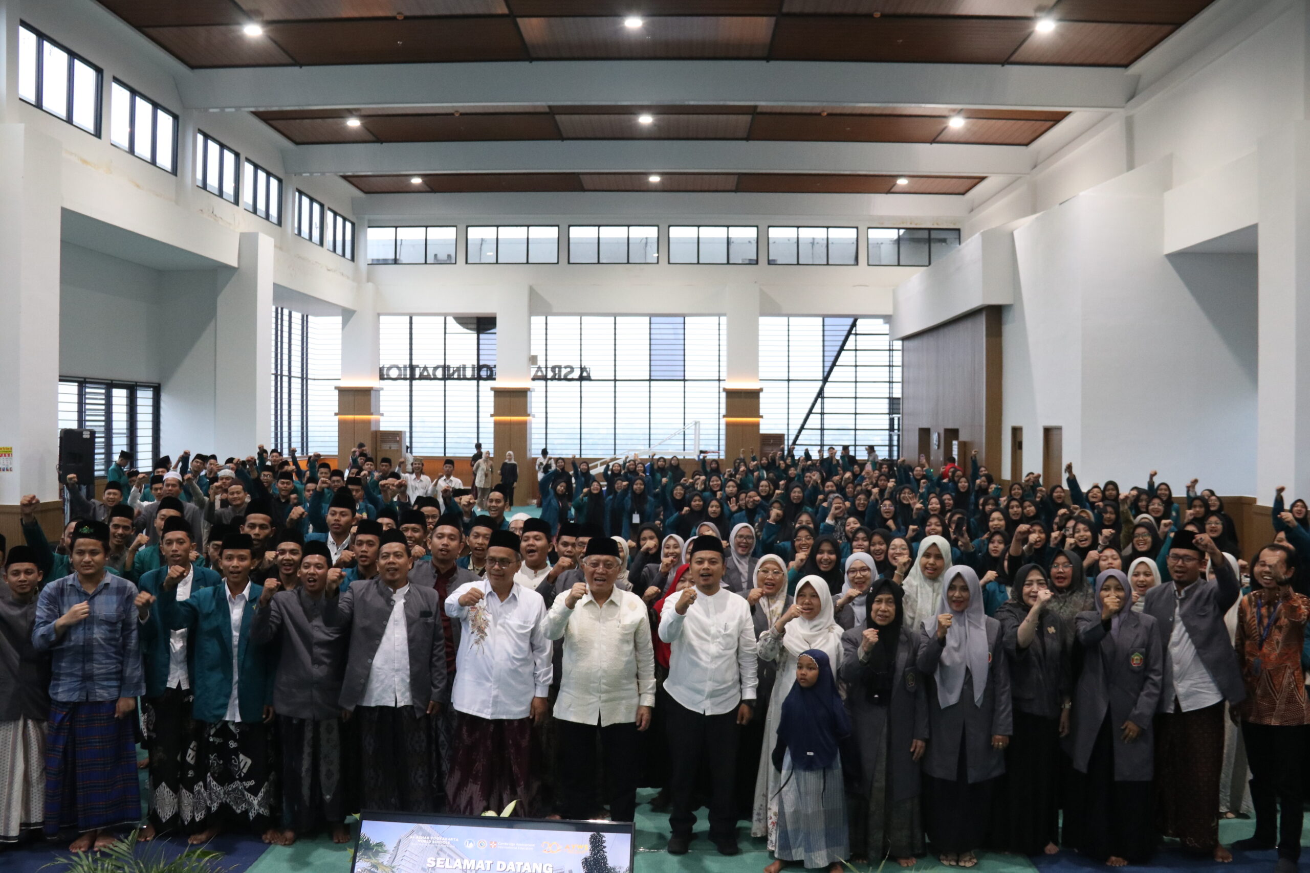 IMG_0517-scaled Rihlah Inspiratif Pesantren Besongo ke Al Azhar Yogyakarta World Schools
